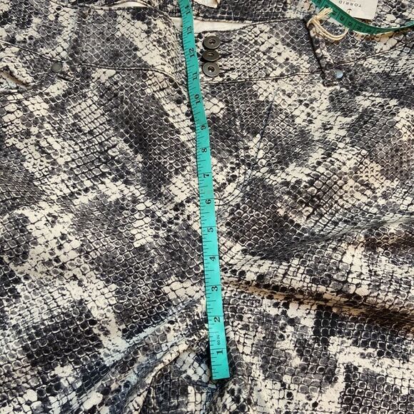 Torrid Snake Print Jegging Sz. 28 Short New - Picture 7 of 13